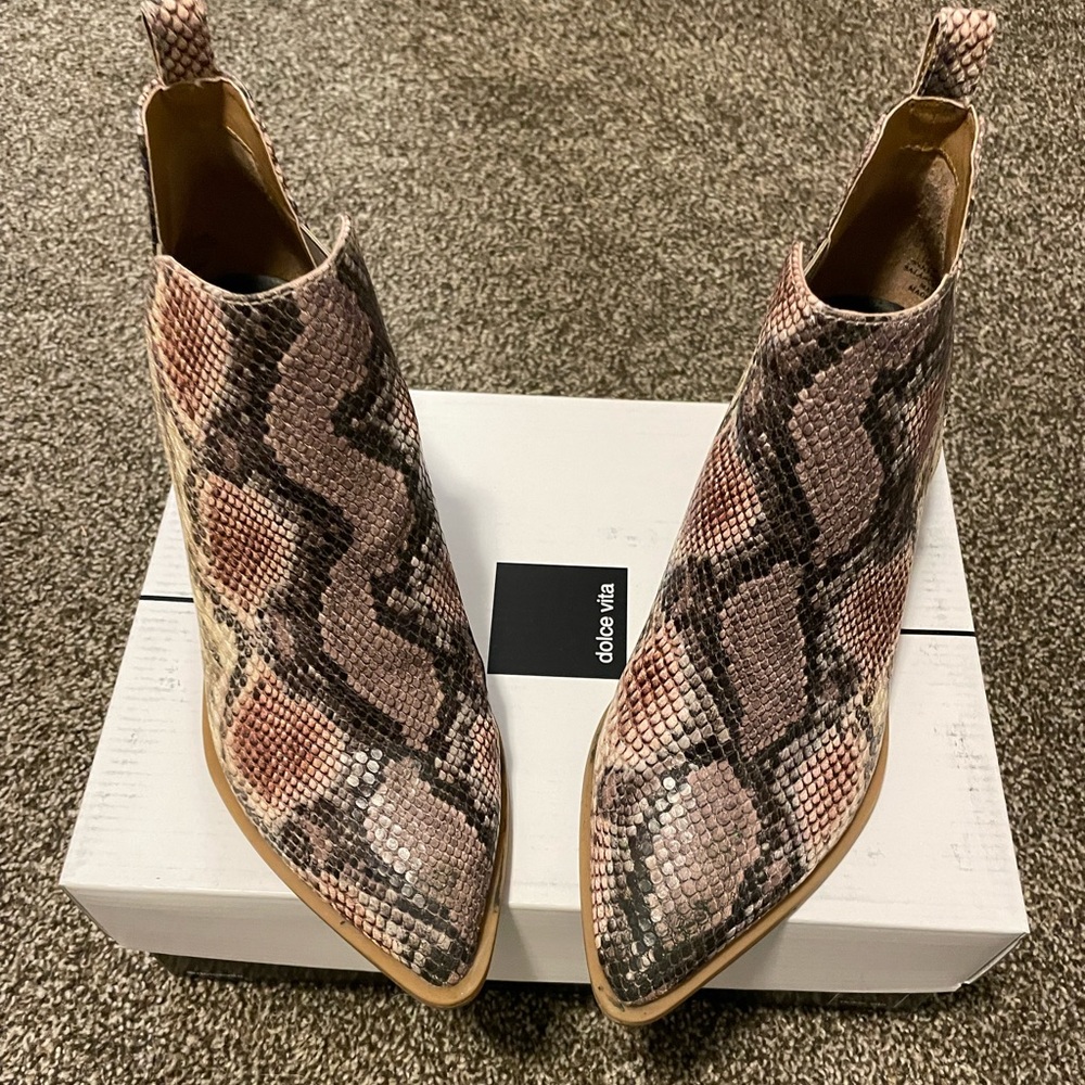 Dolce Vita Samy booties in blush/snake